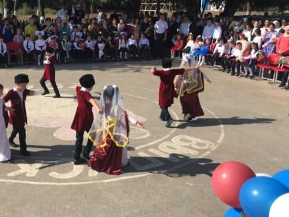 В школах Сулейман-Стальского района торжественно отметили День знаний