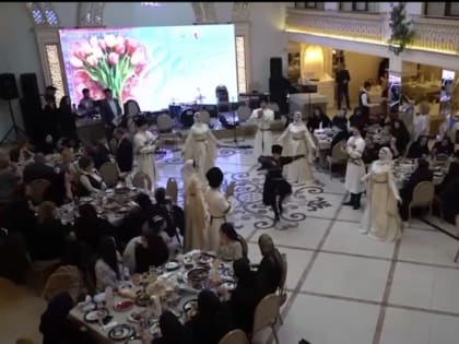 Матерей и жен участников СВО поздравили с 8 марта