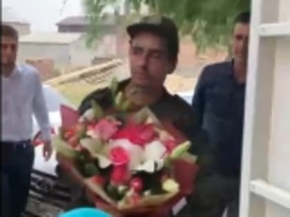 Приехавшего в отпуск с СВО Казима Назирбегова из села Цилитль тепло встретили дома