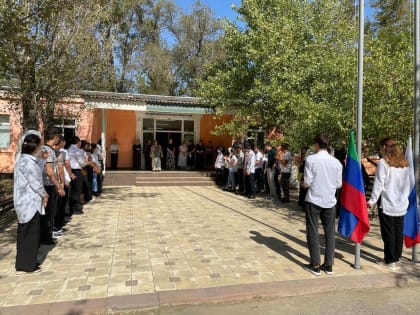 В филиале КСУ прошла торжественная линейка приуроченная ко Дню знаний.