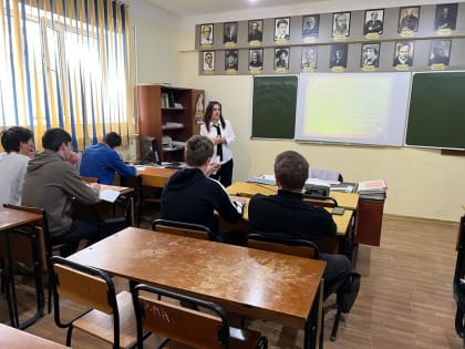 12 апреля в Профессиональном колледже ДГУНХ, преподавателем русского языка и литературы Ахмедовой С.А. был проведён открытый урок русского языка в группе 1 курса «Мастер столярно-п