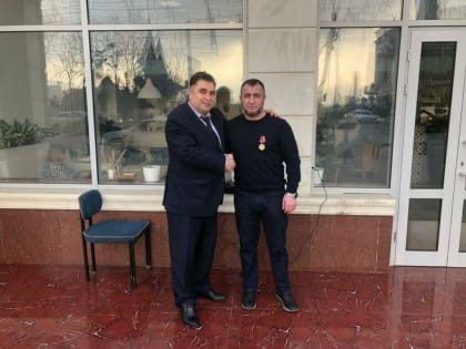Мэра Дагогней наградили золотой медалью имени генерал-полковника М.Т. Танкаева