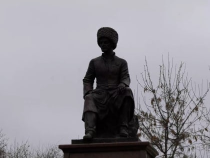 В Дербенте открыт памятник народному поэту Дагестана Сулейману Стальскому