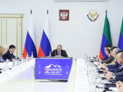 Сергей Меликов провел первое заседание общественного совета республиканской программы «Доблесть гор»
