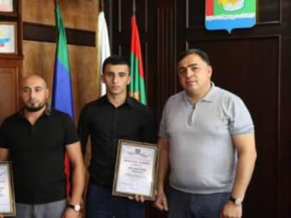 Глава Магарамкенткого района наградил почетными грамотами военнослужащих за стойкость и храбрость в ходе СВО