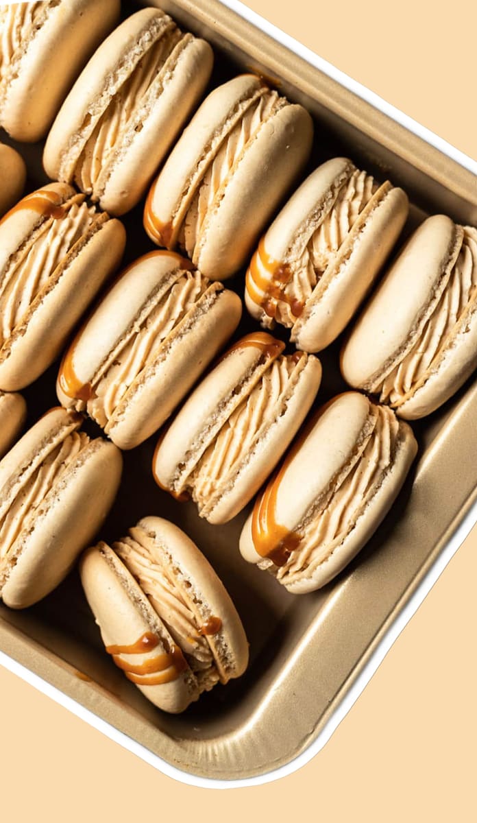 Macaron salted caramel góc 2