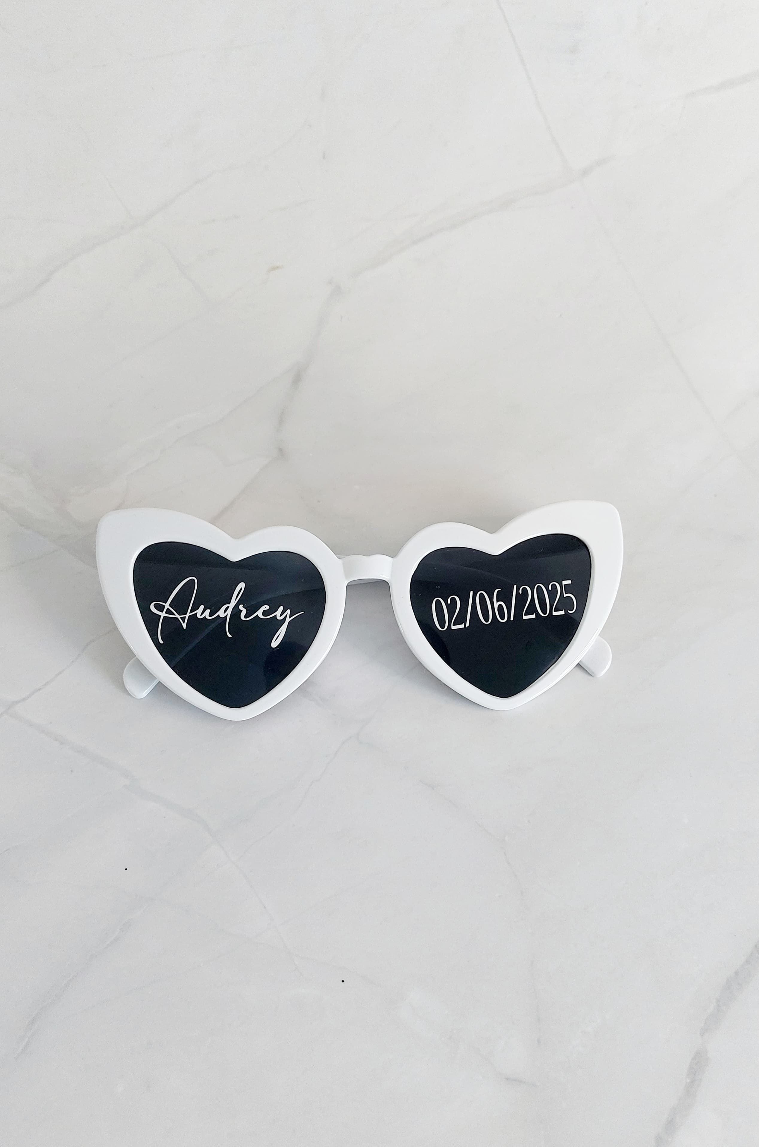 Lunettes de soleil en forme de coeur - Image 2