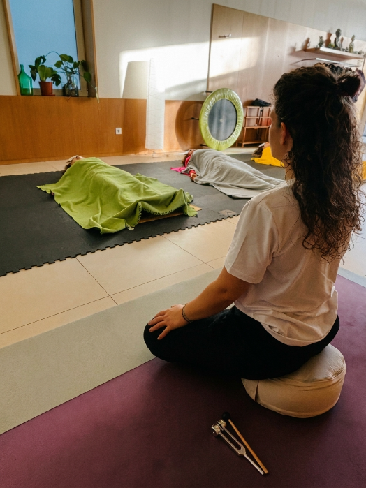 Toque terapêutico e Massagem Terapêutica no Flow Studio Holístico para aliviar tensão e promover relaxamento