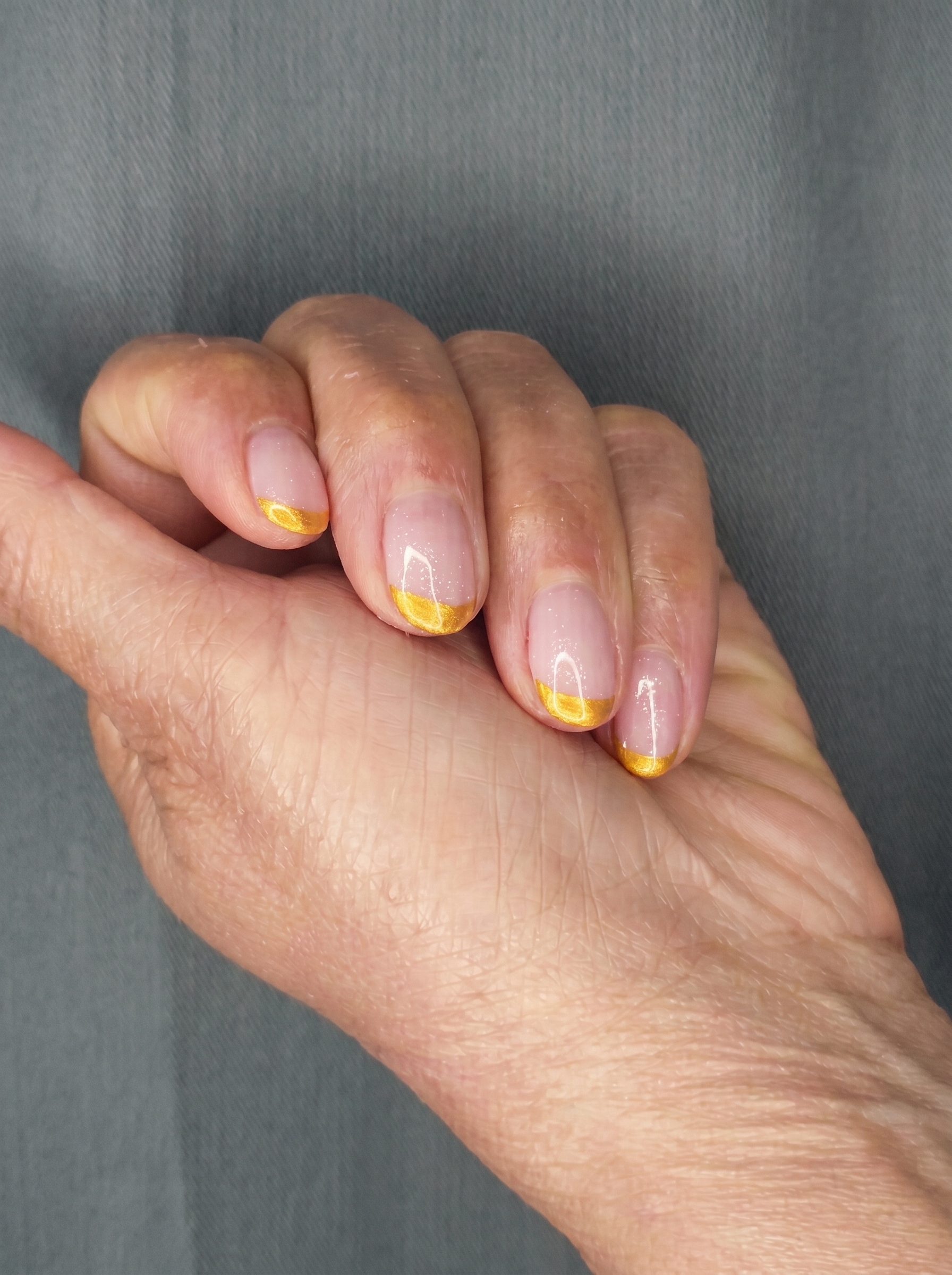 Manicure profissional na Elistetica, Calçada do Rio 12, Algés, Lisboa