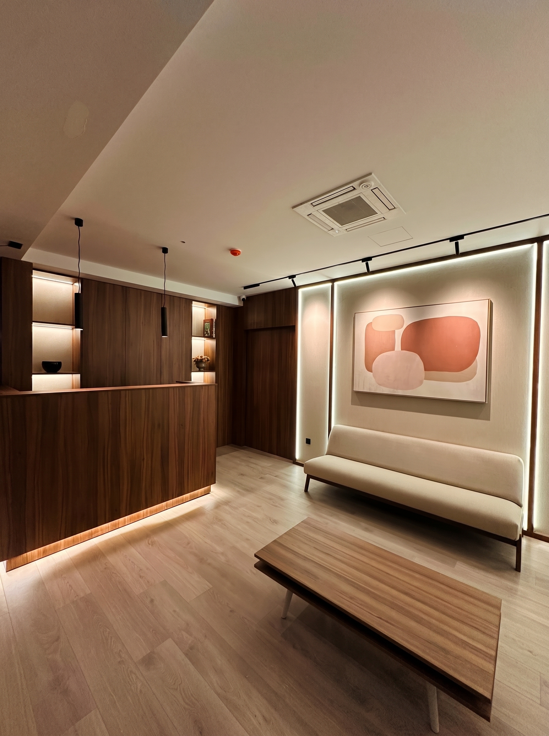 Design de interiores residencial por Viktoria Nobre, arquiteta em Alcabideche