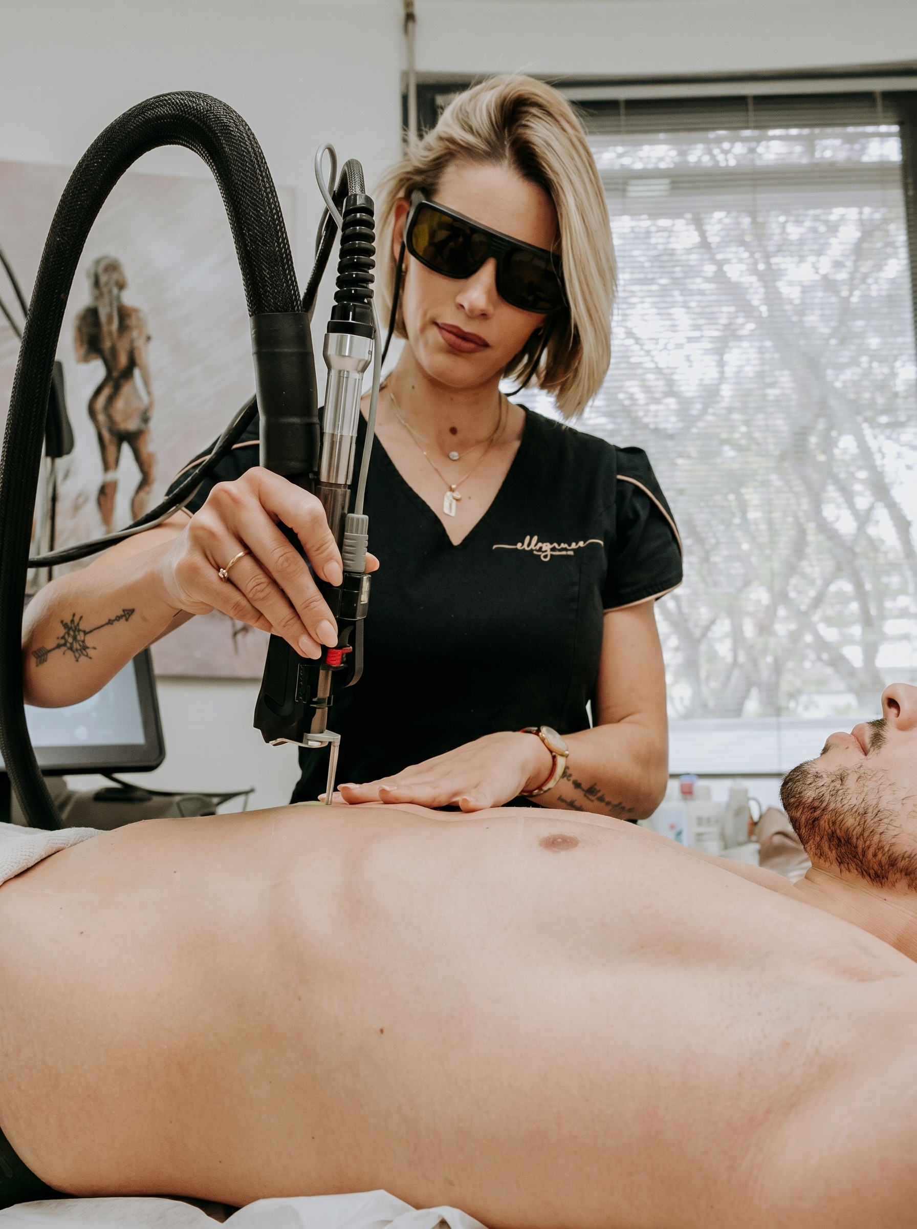 Tratamento de estética avançada na clínica Ellegance Laser e Estética no Funchal
