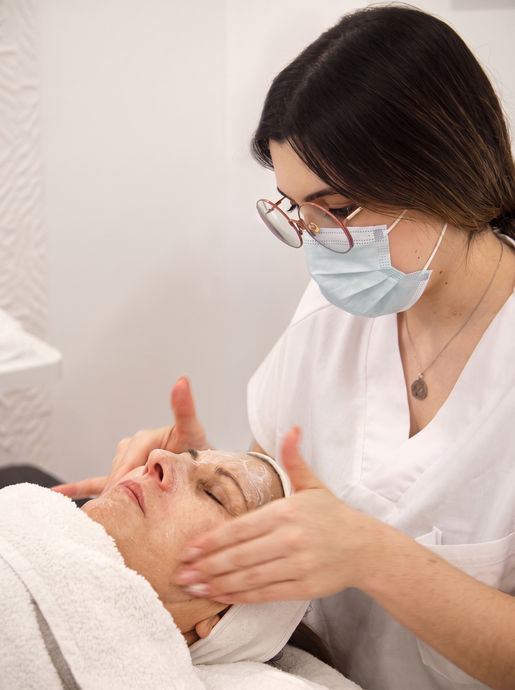Serviços de unhas e estética avançada na clínica da Marisa Ferreira, Marco de Canaveses