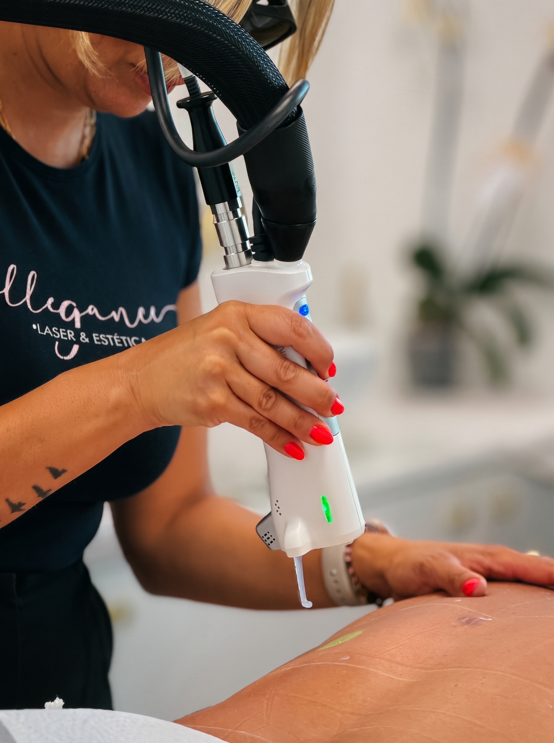 Espaço e tratamentos da Ellegance Laser e Estética