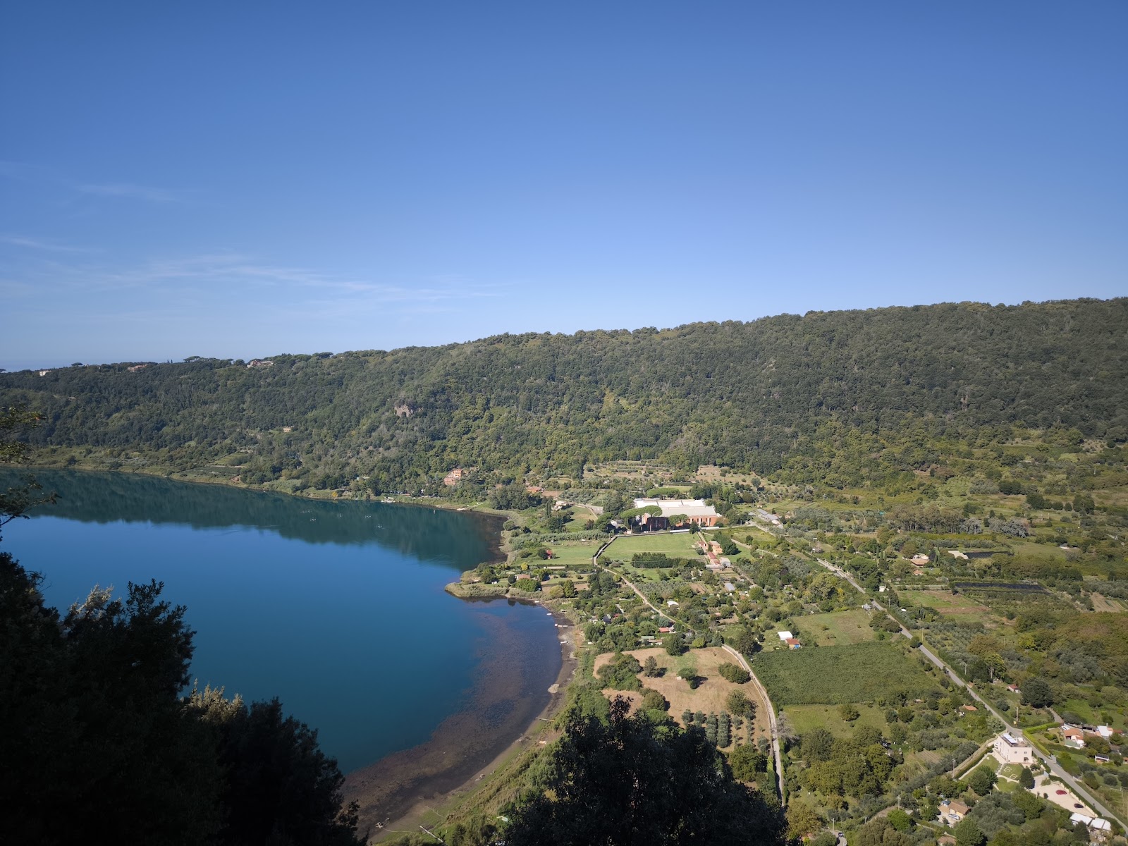 Spiaggia di Lago di Nemi