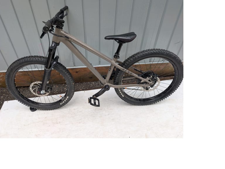 Commencal Meta HT 24  24" (7-11 Years) Bikes & E-Bikes (Kimberley)