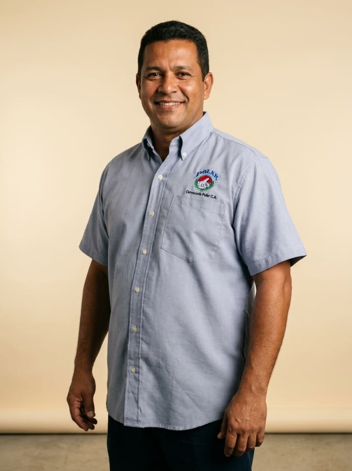 Person wearing the Cervecería Polar uniform