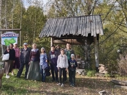 Паломники из Козьмодемьянска посетили Крестовоздвиженскую церковь в селе Емангаши