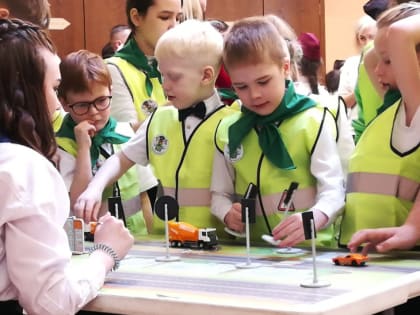 Детский омбудсмен поздравила общероссийское движение Юных инспекторов движения с 50 летием со дня образования