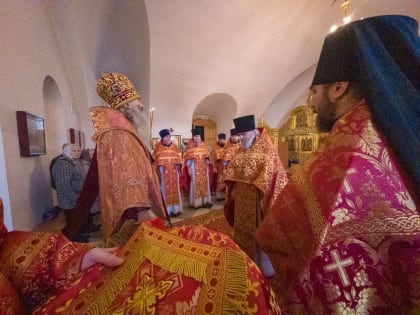 Литургия архиерейским чином в Серафимовском храме Йошкар-Олы