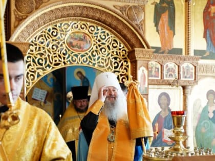 Митрополит Иоанн вручил аттестаты выпускникам православной гимназии