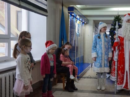 Мэр Йошкар-Олы исполнил новогодние мечты 4-х маленьких горожанок