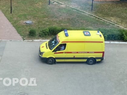 Женщина из Волжского района напала с ножом на спящего мужа за то, что он ее избил