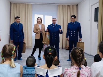 Уполномоченный по правам ребенка в Республике Бурятия посетила детей в Заиграевском социально-реабилитационном центре для несовершеннолетних.