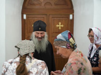 Митрополит Иоанн возглавил вечерню с акафистом в храме иконы «Всех скорбящих Радость»