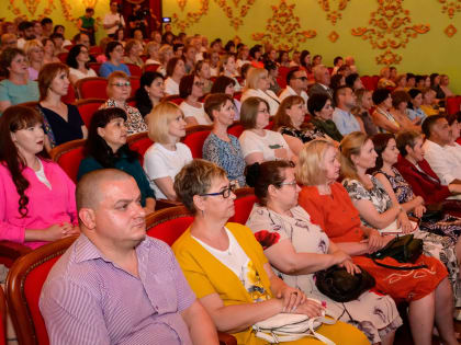 Глава Марий Эл вручил награды медицинским работникам