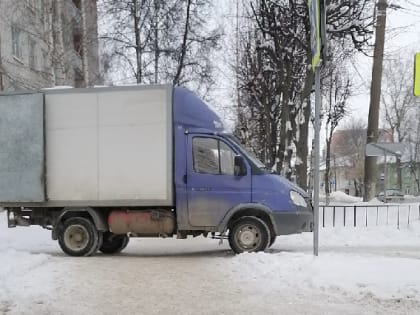 Сотрудники ГИБДД бьют тревогу: небезопасное движение автомобилей задним ходом провоцирует ДТП