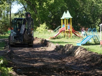 В Йошкар-Оле МУП «Город» благоустраивает сквер Воинов-Интернационалистов