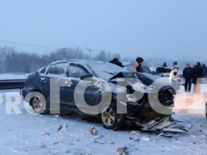 На скользком Новом мосту в Кирове за час разбились шесть машин