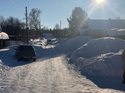 Шестилетний мальчик попал под колёса иномарки на деревенской дороге