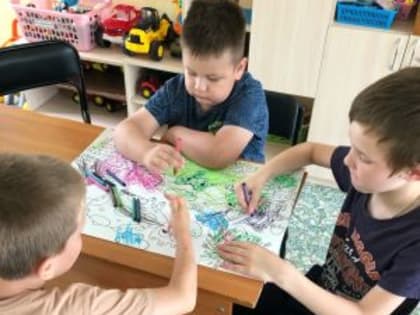 В Йошкар-Олинском реабилитационном центре для тетей провели творческий мастер-класс «Волшебный карандаш»