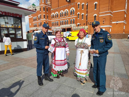 Сотрудники спасательного ведомства приняли участие в празднике, посвященном Дню семьи, любви и верности 