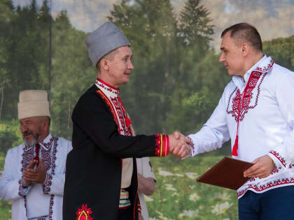 Юрий Зайцев и Рустам Минниханов посетили праздник марийской культуры «Семык» в селе Пелемеш Агрызского района Татарстана