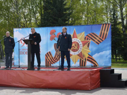 В День Победы возложили цветы к Монументу Воинской славы и Вечному огню