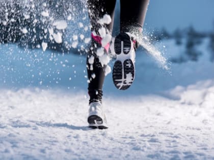Пятьдесят бегунов запустили зимний челлендж «Горячий снежок / Шокшо лум»