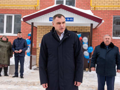 Глава Марий Эл вручил ключи от новых квартир жителям поселка Красногорский