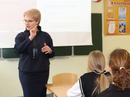 Министр образования и науки Марий Эл провела урок в одной из школ Йошкар-Олы