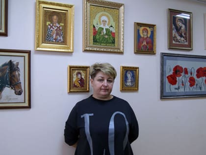 В административном здании колонии-поселения № 7 открылась выставка творческих работ Елены Федотовой «Чудеса своими руками»