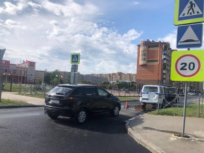 В посёлке Медведево легковой автомобиль сбил ребёнка на самокате
