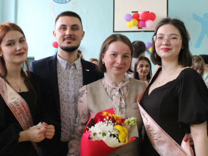 Уполномоченный по правам ребенка в Республике Коми поздравила выпускников школы № 24 г. Сыктывкара с Последним звонком