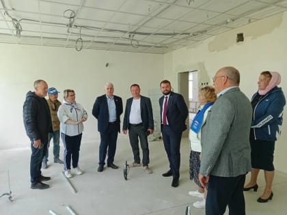 Сенатор Сергей Мартынов оценил ход капитального ремонта Зашижемской школы Сернурского района