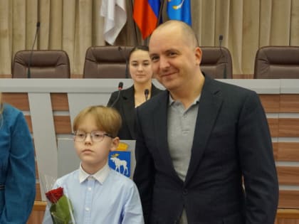 Йошкаролинцы получили значки ГТО из рук мэра