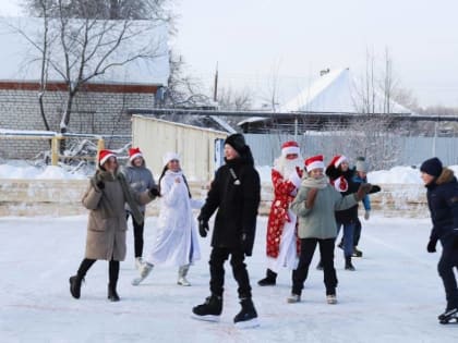 Благодаря неравнодушным жителям в п. Советский появился каток