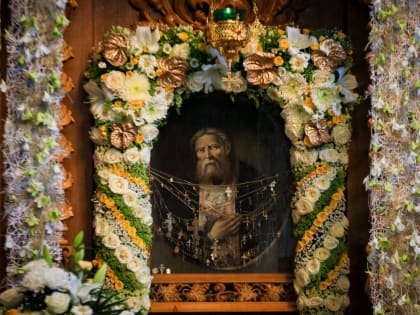 Накануне дня памяти преподобного Серафима Саровского митрополит Иоанн принял участие в соборном богослужении в Дивеевском монастыре