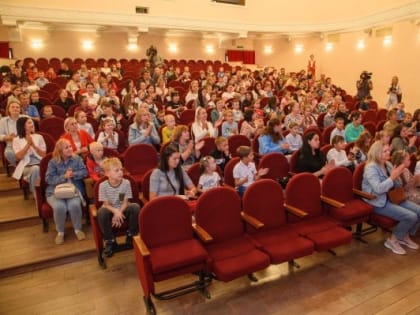 В Марий Эл детям участников СВО к 1 сентября подарили рюкзаки со школьными принадлежностями