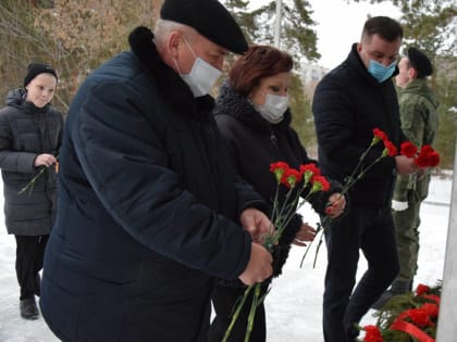 В Звениговском районе единороссы вместе с кадетами и студентами почтили память Героев Отечества