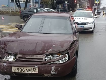 В результате столкновения двух авто в Йошкар-Оле травмирован один водитель